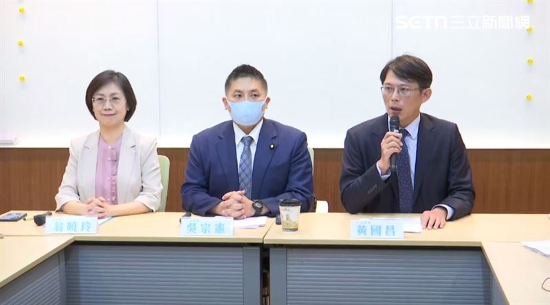 柯建銘嗆不是對手！翁曉玲：不同程度擂台