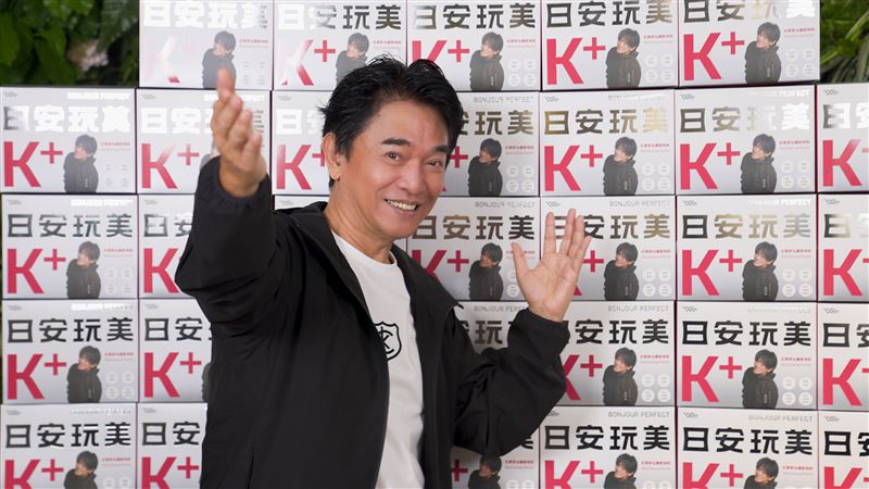 吳宗憲開嗆黃子佼。（圖／容易文創提供）