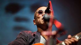 流氓阿德曬出韓賢光生前的帥照，發文追悼好友的逝世。（圖／翻攝自流氓阿德臉書 Ardor Huang）