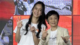 ▲陳庭妮（左）出席世界展望會活動。（圖／記者王培驊攝影）