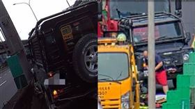 台北,內湖區,駕駛,命危,交流道,越野車,國道,賓士▲圖片描述。（圖／翻攝畫面）