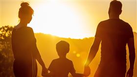 ▲為因應不同人生階段的需求，新光人壽推出多款美元利變壽險，從青壯族到熟齡族皆可找到合適選擇。（示意圖／PIXABAY）