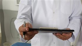 陳志金分享，各家醫院急救廣播有不同的代號。（示意圖／Pexels）