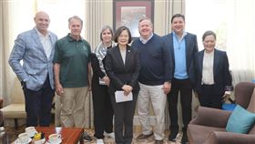 前總統蔡英文出訪立陶宛遇美國眾議院跨派議員團（圖／蔡英文辦公室提供）