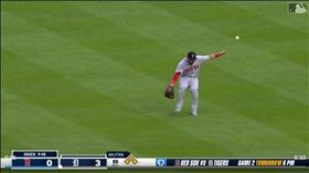 ▲紅襪右外野手阿布瑞尤（Wilyer Abreu）火車過山洞。（圖／翻攝自MLB官網）