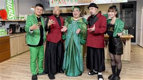 (左起)為主持人大東東大東夜市梁主委、評審美麗本人、泰國娘娘、阿達、主持人麻由。(圖／緯來綜合台提供）