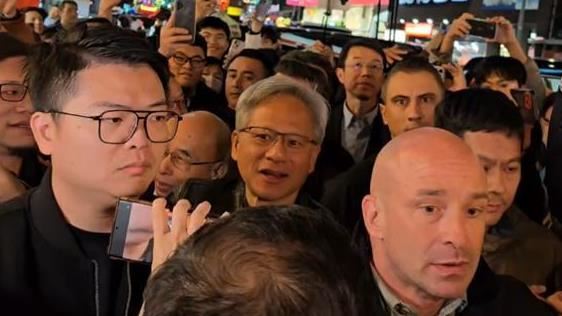 黃仁勳來了！盧秀燕改推「這夜市」嚐美食