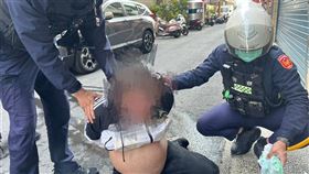 高雄,鳳山區,檳榔刀,槍彈,鐵皮屋,子彈,槍枝,殺人▲圖片描述。（圖／翻攝畫面）