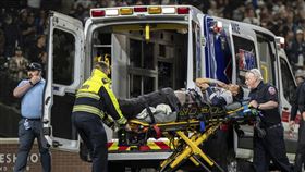 ▲紐約洋基卡布瑞拉（Oswaldo Cabrera）最終被救護車載離場。（圖／美聯社／達志影像）