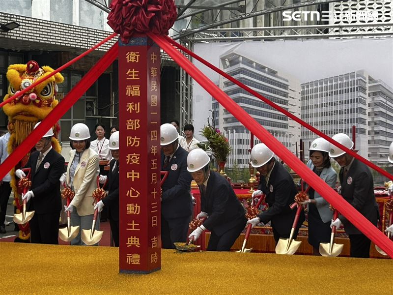 總統賴清德（右4）出席參與動土開工。（圖／記者簡浩正攝影）