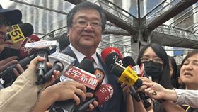 對於川普下令降藥價，邱泰源表示台灣醫藥有韌性，並說癌藥「絕對不會發生什麼事」。（圖／記者簡浩正攝影）