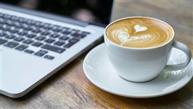 希臘一名人妻深信AI以咖啡渣占卜出她的丈夫外遇，決定離婚。（示意圖／翻攝自Pexels）