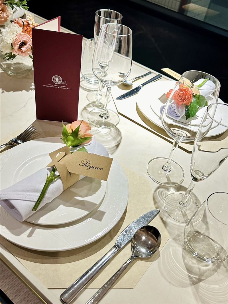 君品Collection「鐵道婚禮專車」的推出，是「設計 &times; 旅遊 &times; 餐飲」三位一體策略的實踐，也是將台灣在地美學與特色旅遊創新接軌的重要嘗試。（圖／雲品國際提供）