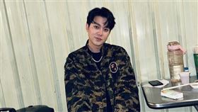 李唯楓不是分手是簽字離婚。（圖／翻攝自李唯楓臉書）