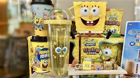 萊爾富門市購買「來送禮」平台指定咖啡飲品組合，即可將周邊商品帶回家。（圖／品牌業者提供）