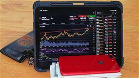 ▲中美達成貿易協議並互降關稅，華爾街重燃「買入美國」交易熱潮。高盛上調標普500目標價至6500點，激勵市場信心與風險偏好回升。（示意圖／PIXABAY）