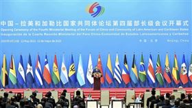 ▲中拉論壇現場，竟然還懸掛著台灣這兩個邦交國的國旗。（圖／翻攝自微博）

