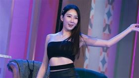 加入啦啦隊7年的檸檬笑容甜美個性大方，上節目很討喜有效果。（圖／翻攝自檸檬臉書）

