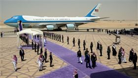 ▲美國總統川普嫌現役空軍一號機齡老舊，想用卡達贈送的波音747-8取代。（圖／翻攝自川普真實社群帳號）