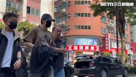 陳零九全身遮好遮滿，不發一語。（圖／記者黃翎瑄攝）