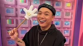 阿虎一天內損失五個通告。（圖／翻攝自臉書）