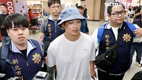 威廉稍早順利從綠島抵台。（圖／記者鄭孟晃攝影）