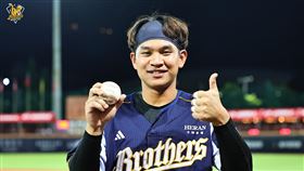 ▲中信兄弟張仁瑋代打敲出生涯首轟。（圖／中信兄弟提供）