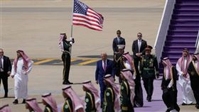 ▲川普出訪中東，卻因為卡達贈機事件引發諸多爭議。（圖／翻攝自川普真實社群帳號）