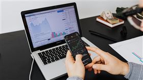 ▲台股今日開高演出，可惜市場追價意願不高終場收黑。（示意圖／PEXELS ）