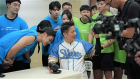 徐乃麟賭神稱號不保，狂輸5萬軟腳下跪求饒。（圖／東森綜合台提供）