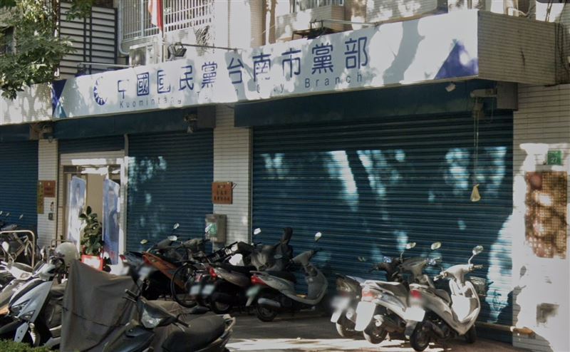 吳靜怡指出，坦克是暴政的象徵，而「幽靈連署」更是政黨腐敗的象徵，一個是威權式輾壓人民意志，一個是偽裝民意來背叛民意，本質不同、手段不同，卻都在傷害民主