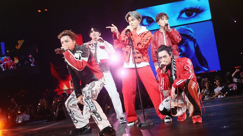 Energy整團沒當兵！網揪原因：還能16蹲