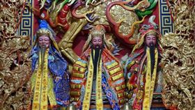 ▲礁溪成功新村武聖廟虎邊神龕奉祀華陀祖師、財帛聖君與土德星君。（圖／翻攝自國家文化記憶庫）