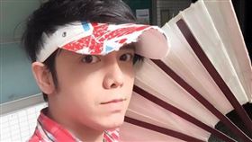 小炳至今仍未走出失哥哥的傷痛。（圖／翻攝自臉書）