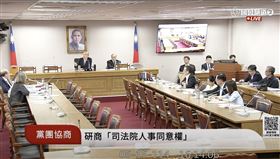 ▲韓國瑜勸柯建銘把麥克風關掉。（圖／翻攝自國會頻道） 