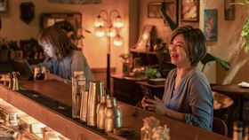 莫子儀、蔡淑臻調酒師徒關係密切。（圖／逆光電影提供）