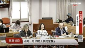 ▲柯建銘拿出鍾馗照片。（圖／翻攝自國會頻道）