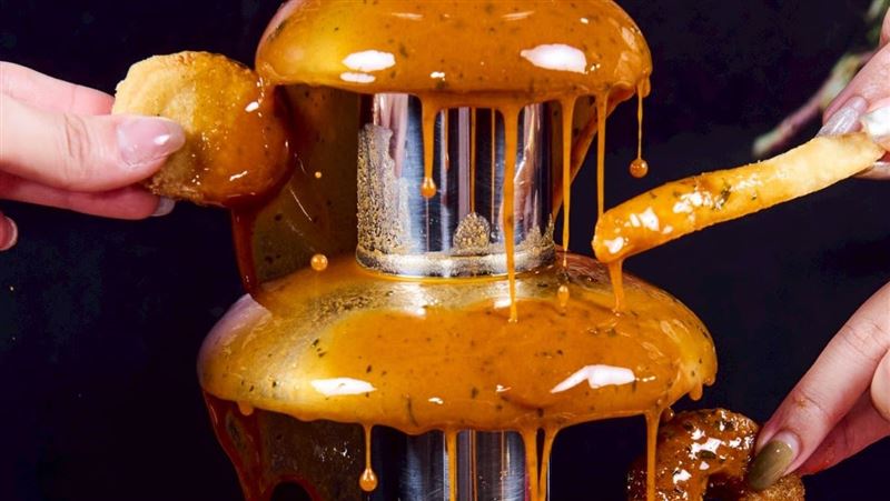 青花椒醬噴泉！肯德基邀百人吃辦桌