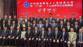 ▲鴻海董事長劉揚偉當選電電公會新任理事長，他宣布三大戰略目標，擘劃全球科技園區與AI平台生態系。面對國際變局，劉揚偉強調大型企業有責任扶持中小企業共度挑戰。（圖／記者師瑞德攝影）