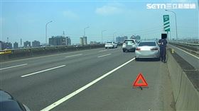 爆胎,台74,快速道路,烏日分局,下車（圖／翻攝畫面）