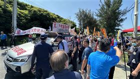 二林芳苑反火葬場自救會遊行抗議二林芳苑反火葬場自救會15日赴彰化縣芳苑鄉第一殯儀館周邊遊行，除反對殯儀館啟用，也要求彰化縣政府撤銷火化場設置案。中央社記者鄭維真攝 114年5月15日