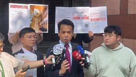 ▲禮客創辦人翁素蕙的委任律師赴北院撤回民事訴訟，並說明原因。（圖／翻攝畫面）