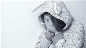 ▲Gogolook轉板上市首日爆跌停，投資人欲哭無淚。（示意圖／PIXABAY）