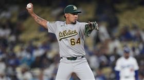 ▲運動家捕手培瑞達（Jhonny Pereda）三振大谷翔平。（圖／美聯社／達志影像）