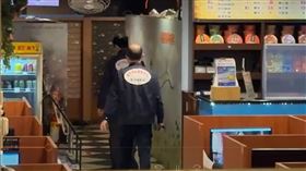 台中，網咖，24歲女產子，男嬰，伴屍16小時，包廂，(圖／翻攝畫面)