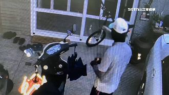 變裝翻牆潛廁所氣窗！屋主驚醒賊逃狼狽摔