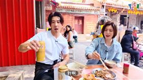 修杰楷有倒啤酒動作，遭到網友質疑酒駕。（圖／翻攝自YouTube）