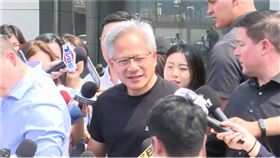 ▲黃仁勳沒穿最愛皮衣外套？他親曝「皮衣出走記」　已親送給了皇室成員（圖／三立電視台） 