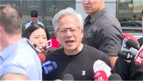 ▲黃仁勳沒穿最愛皮衣外套？他親曝「皮衣出走記」　已親送給了皇室成員（圖／三立電視台） 