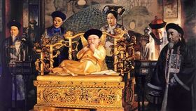 末代皇帝溥儀，雖然沒當皇帝，仍富可敵國，逃亡時藏了不少「私房錢」。（圖／翻攝百度百科）